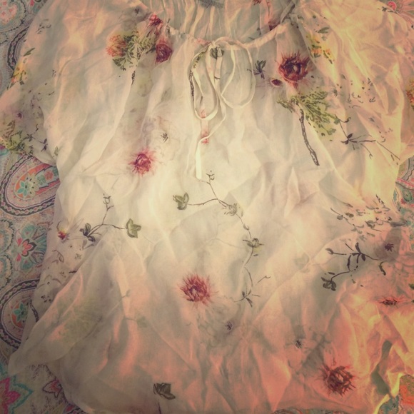 Beautiful world market floral top