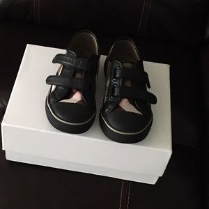 Toddler Burberry sneakers sz 31