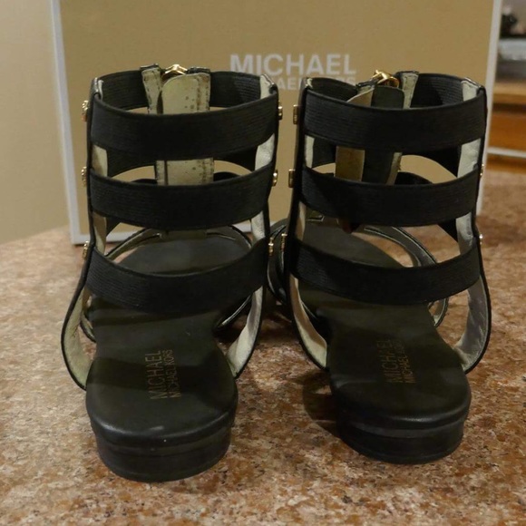 Authentic Michael Kors sandal - Picture 2 of 3