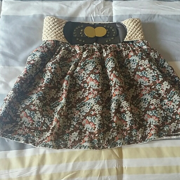 Floral skirt with belt