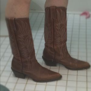 Size 7 Steve Madden leather Boots.