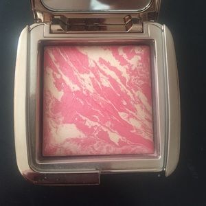 Hourglass ambient lighting blush in "Diffuse Heat"