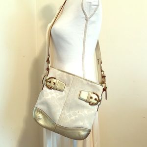 ⬇️PRICE DROP⬇️ Coach Cream and Gold Crossbody Bag