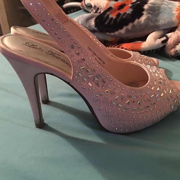 Heels - Picture 2 of 2