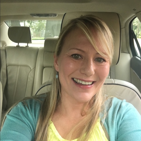 Meet your Posher, Michele - Picture 1 of 1