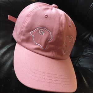 Rare panther facing panther outline cap pink