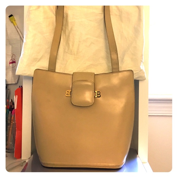 💯 Authentic Bally Beige Leather Shoulder Bag