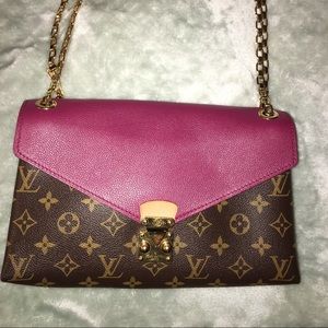 LOUIS VUITTON Monogram Pallas Chain