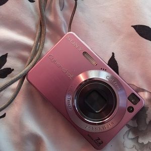 Sony Cyber-Shot Camera / 7.2 Mega Pixels