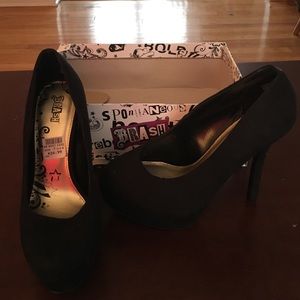 Brash black suede pumps