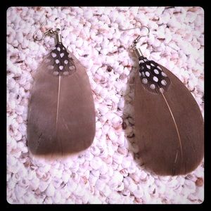 Feather earrings 💯