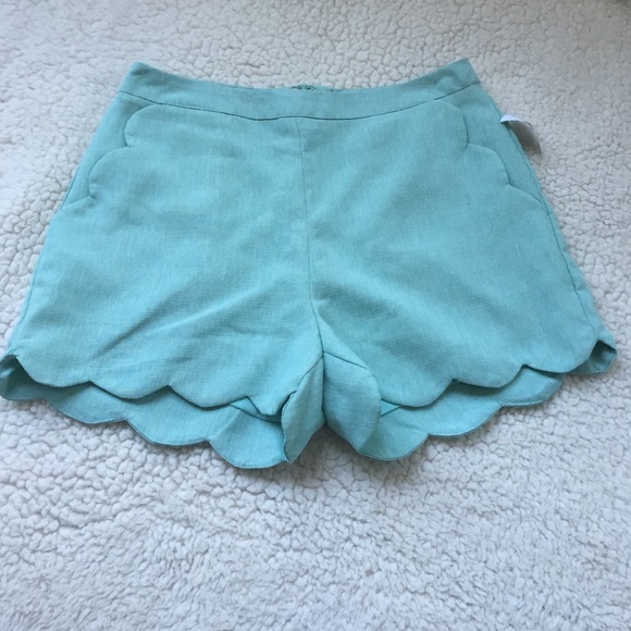 NWT🎉Boutique High Waisted Scalloped Shorts🎉