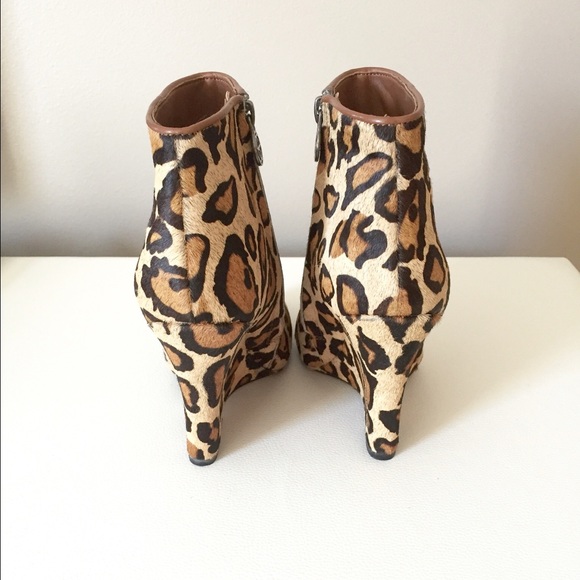 ❌SOLD❌ Leopard Calf Hair Wedge Bootie NWT $130 - Picture 3 of 4