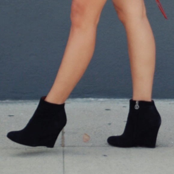 ❌SOLD❌ Leopard Calf Hair Wedge Bootie NWT $130 - Picture 4 of 4