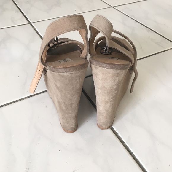 Steve Madden suede taupe wedges - Picture 2 of 3