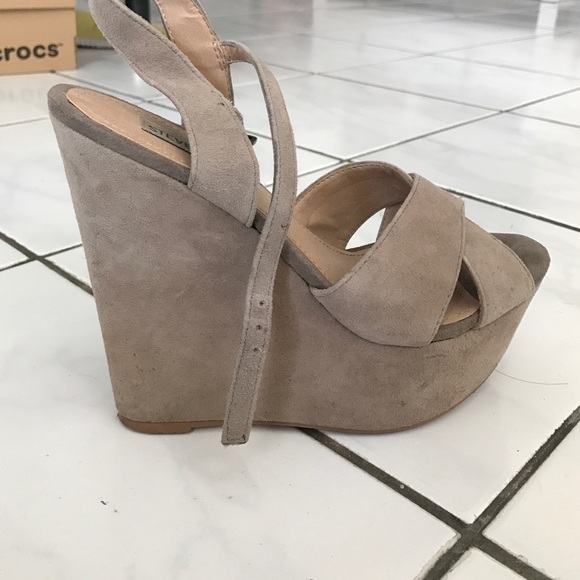Steve Madden suede taupe wedges - Picture 3 of 3