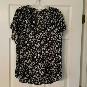 Pleione split neck short sleeve shirt