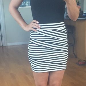 Black and white express fitted skirt