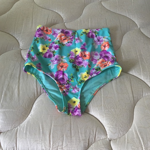 Bathing suit bottoms never worn