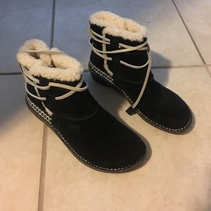 Ugg short winter boots