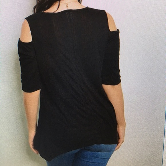 ๐๐NEW!!๐๐Uniquely Cold Shoulder Top - Picture 3 of 3
