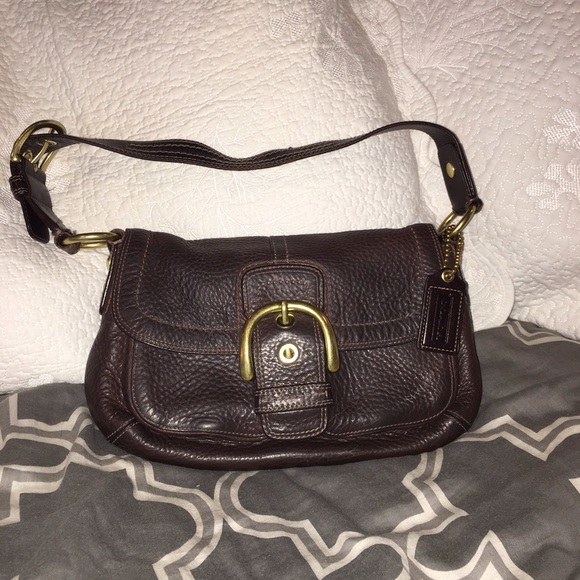 Coach Handbags - Gorgeous Coach brown pebbled leather purse!!