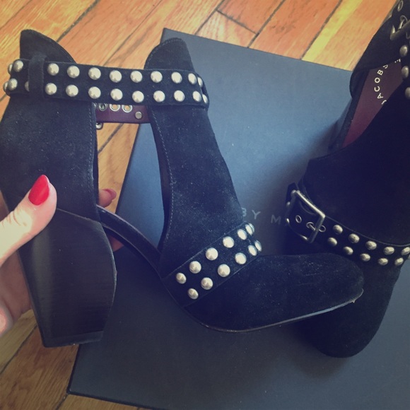 MMJ sexy cut-out booties