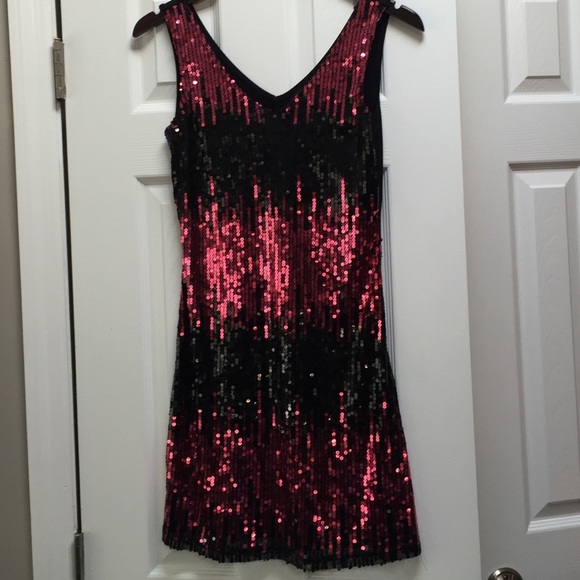 Pink/black sequin mini dress v-neck