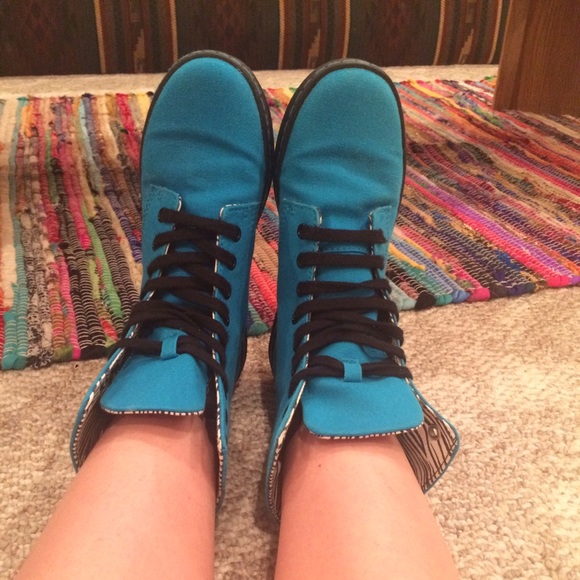 Size 7. Dr. Martens. Blue.