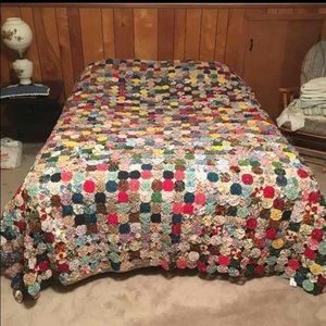 Hand made yo yo circles queen bed spread