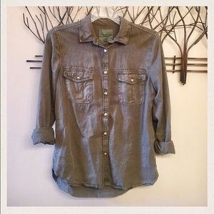 Army green American Eagle button up long sleeve!