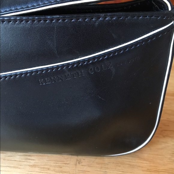 Kenneth Cole New York Leather Purse - Picture 2 of 4