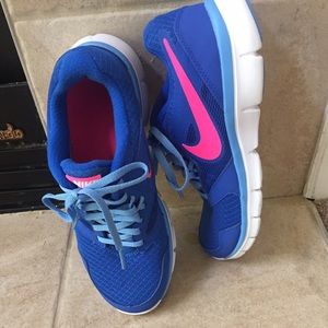 NWOT Nike tennis shoes