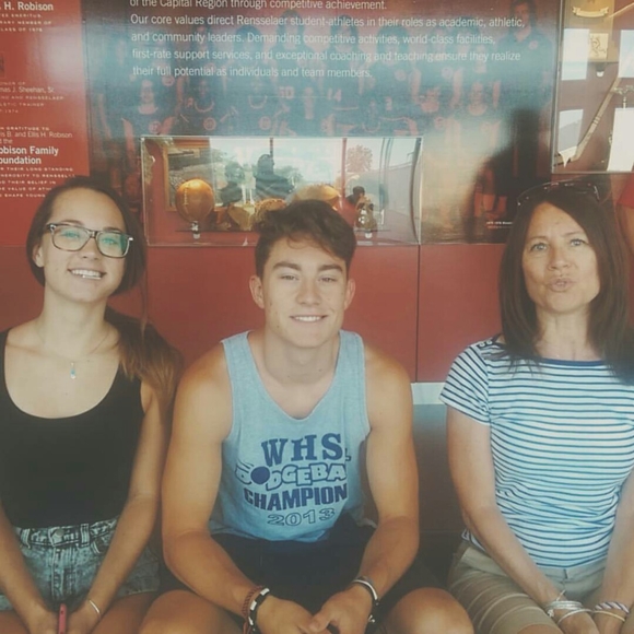 Meet your Posher, Taylor - Picture 1 of 1