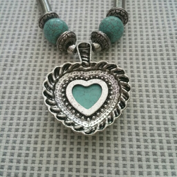 🔔SET HEART CRYSTAL NECKLACE/EARRING - Picture 4 of 4