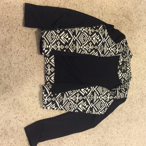 MOVING SALE 🎉 ✨ NWOT Aztec blazer/jacket - Picture 2 of 4