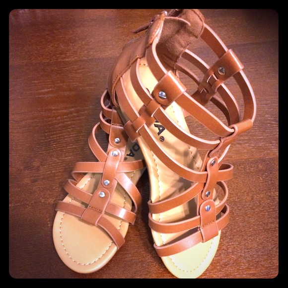 Girls BNWT sandals flip flops size 12