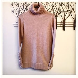 Beautiful, elegant Banana Republic tan turtle neck