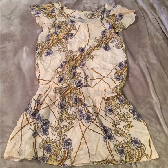 Silk patterned dress.