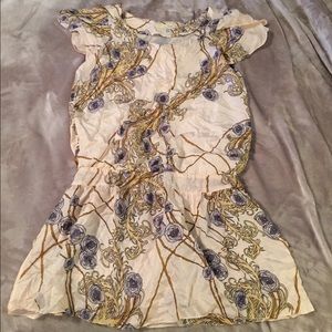 Silk patterned dress.