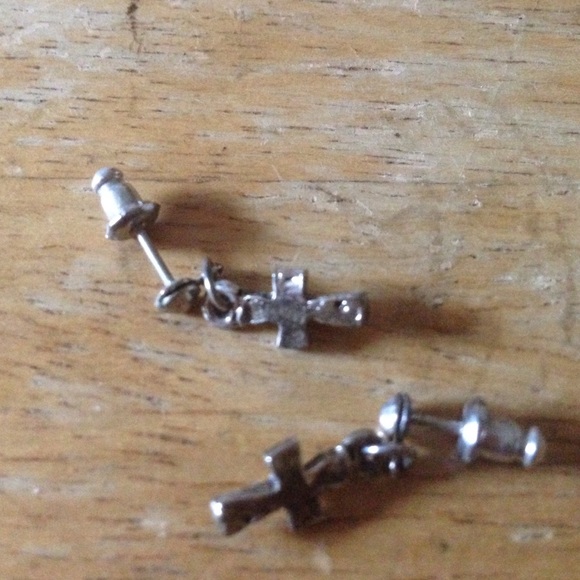 Cross earring - Picture 2 of 2
