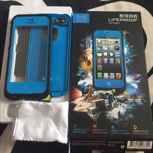 iPhone 5 Life proof/ water proof case!!!