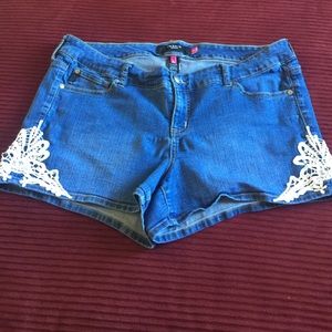 Plus size lace detail denim shorts
