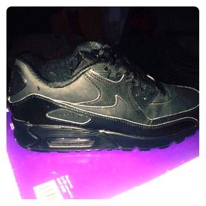 Nike air max 5.5 in youth but fits women's 7.5-8