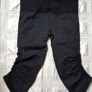 Lululemon in the flow crop