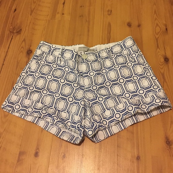 Old Navy white and blue geometric print shorts