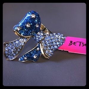 Betsey Johnson blue bow stretch ring💙🎀