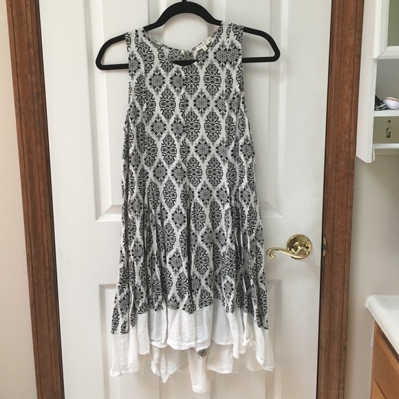 Black and white print hi-lo hem dress.