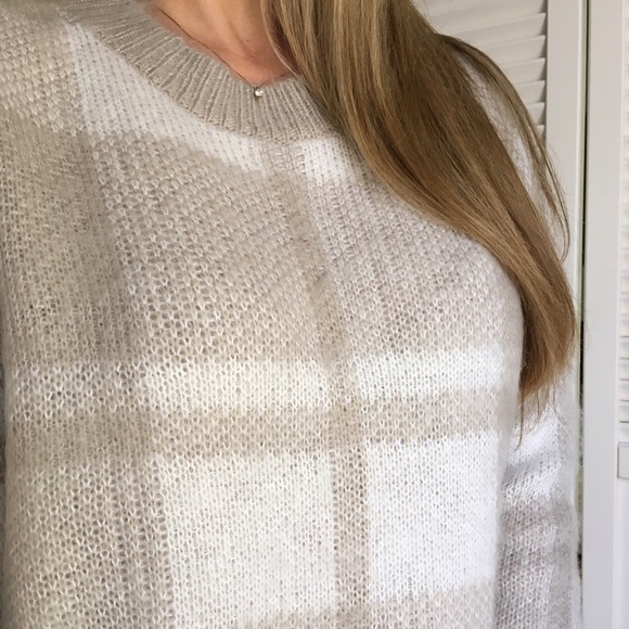 Sold• Stunning, Delicately Soft Sweater - Picture 2 of 4