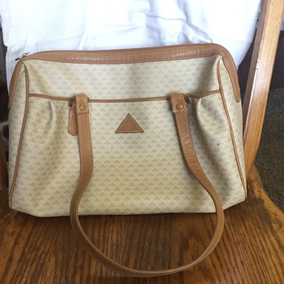 Beige purse